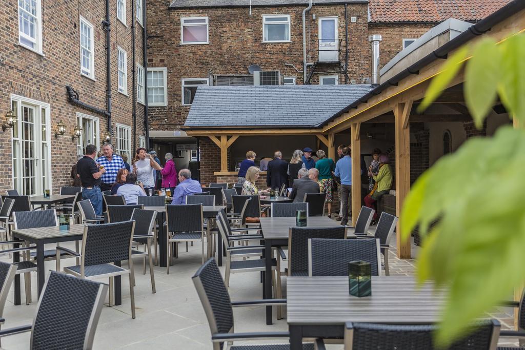 The Golden Fleece Hotel, Thirsk, North Yorkshire Extérieur photo