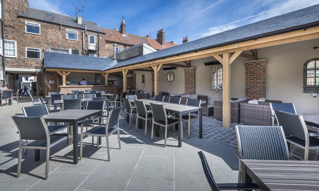 The Golden Fleece Hotel, Thirsk, North Yorkshire Extérieur photo