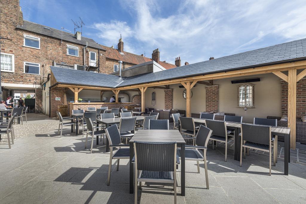 The Golden Fleece Hotel, Thirsk, North Yorkshire Extérieur photo