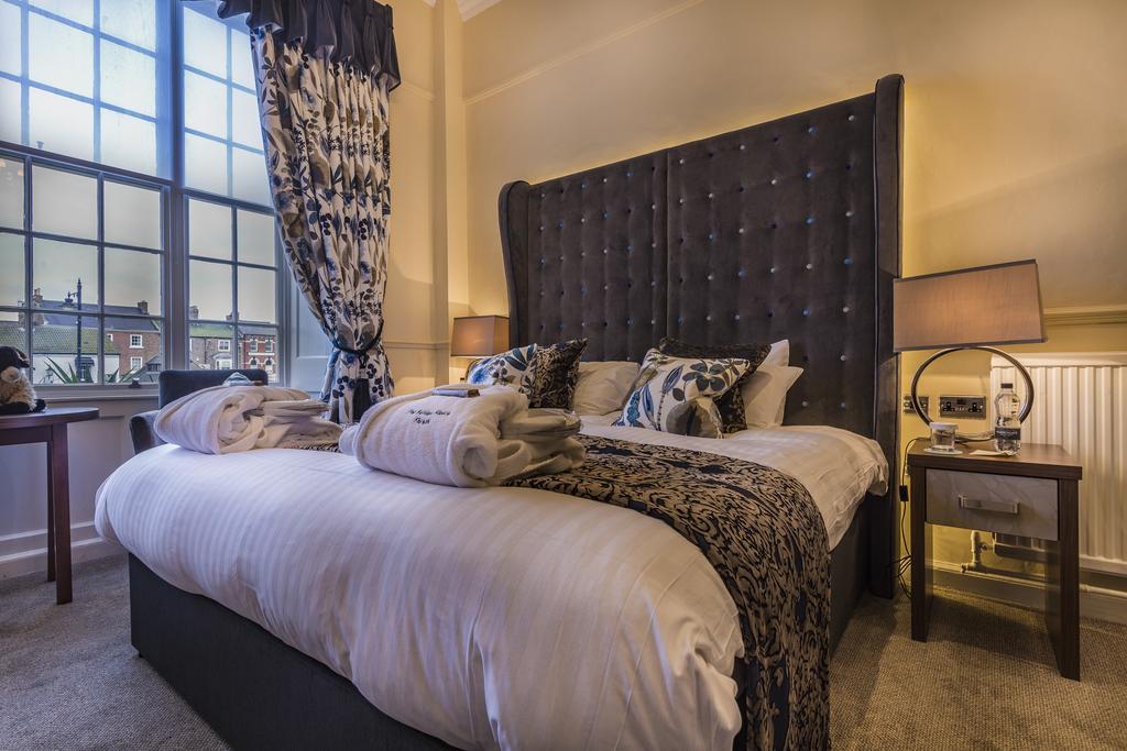The Golden Fleece Hotel, Thirsk, North Yorkshire Extérieur photo